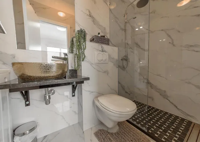 Appartement 3 *