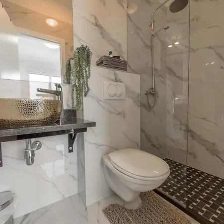 Apartment 3 *