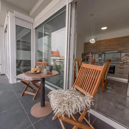 3 Apartment *