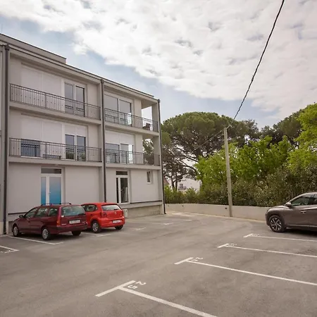 3 Apartment *