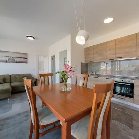 Apartment 3 *
