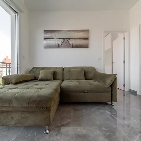 3 Apartment *
